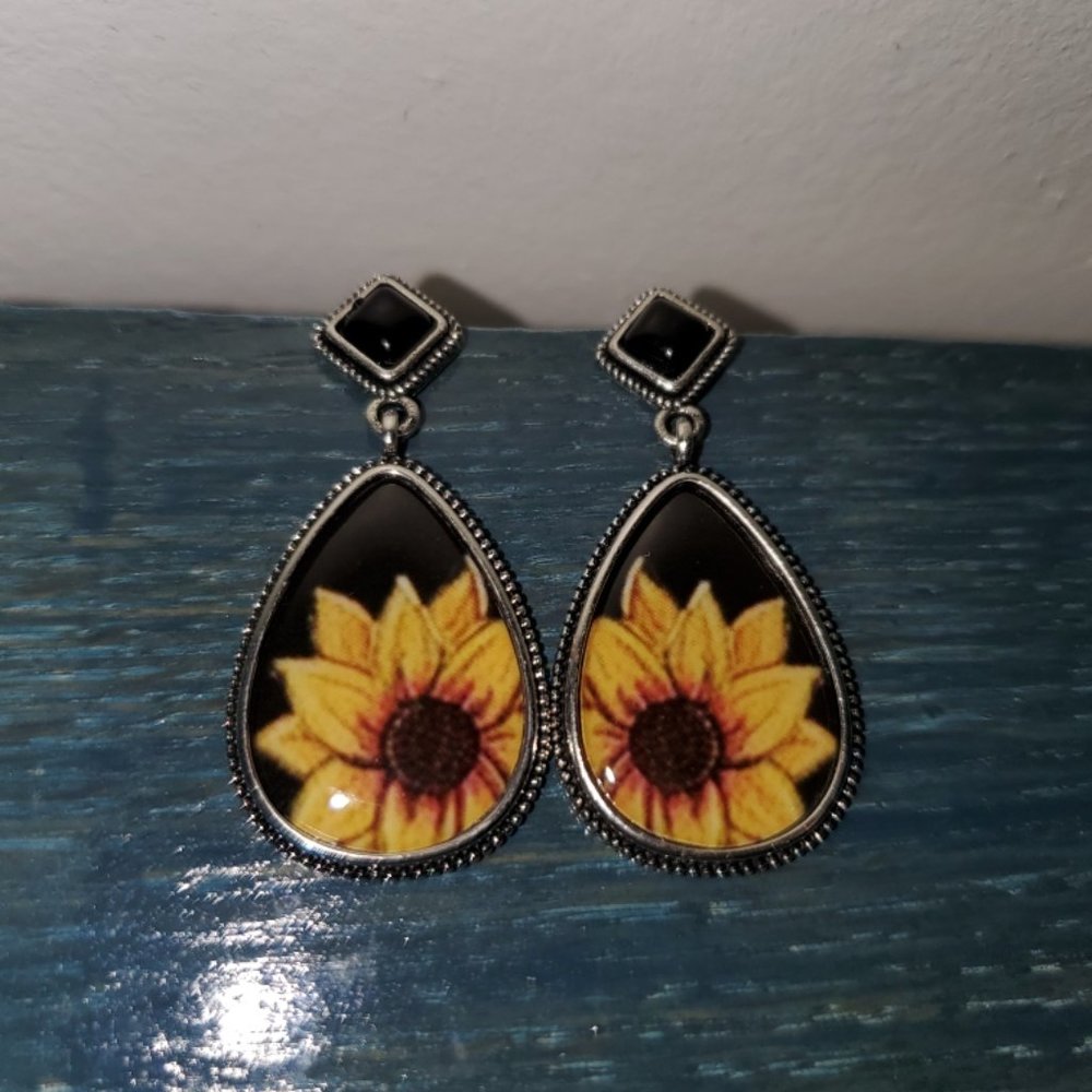 Black Sunflower Earrings